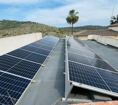 Dreiphasiges 10-kW-Hybrid-Solarmodulsystem in Spanien