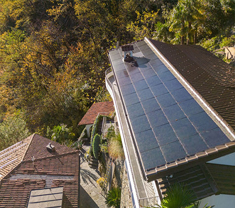 20 kW netzunabhängiges Solarpanelsystem für ein Privathaus in der Schweiz